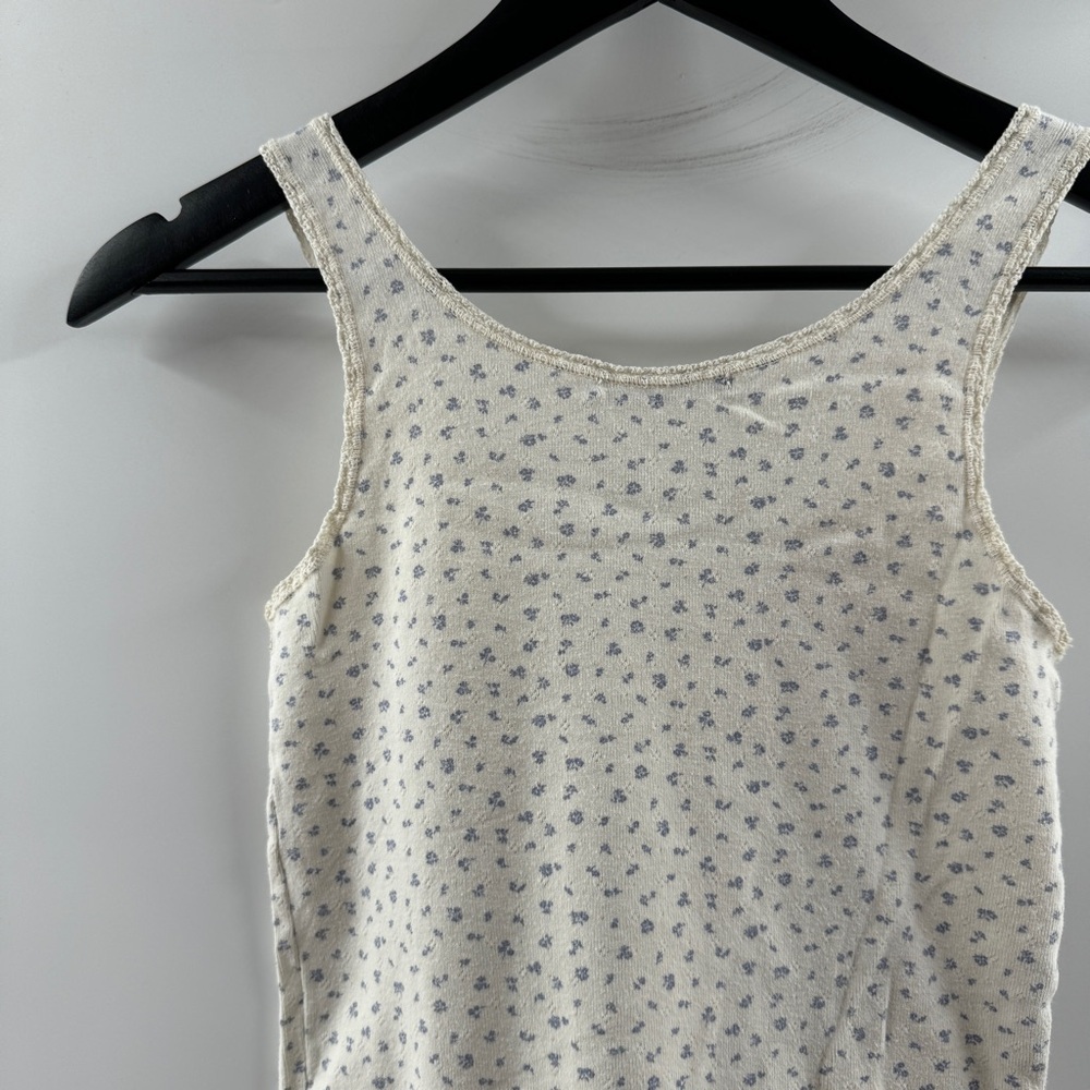 Brandy Melville One Size Floral Tank Top White with Blue Flowers - Picture 6 of 7